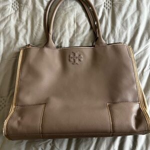 Tory Burch tote bagging